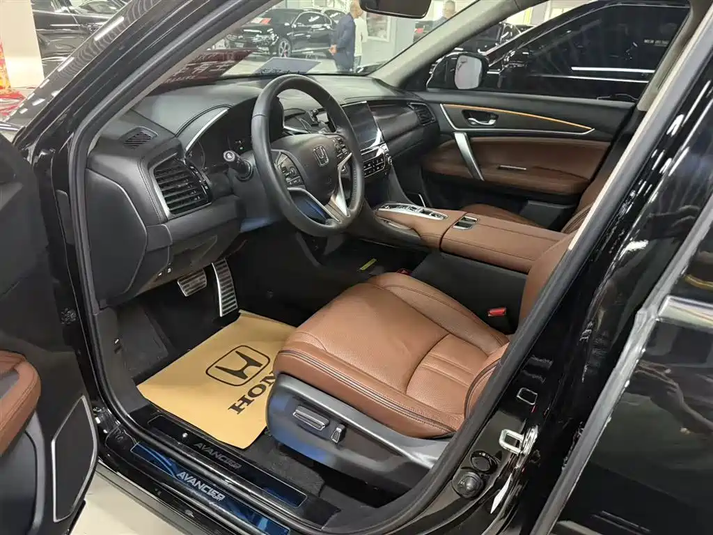 Avancier 370 TURBO 4 WD Premium