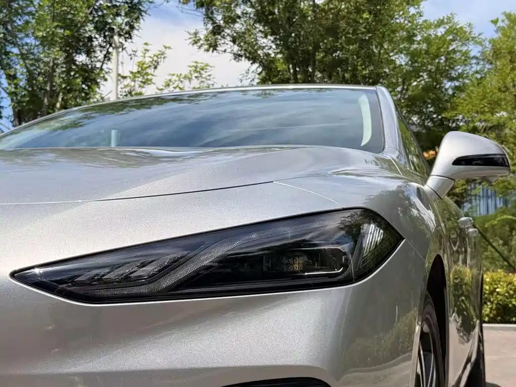 Roewe D7 DMH 125 km Flagship