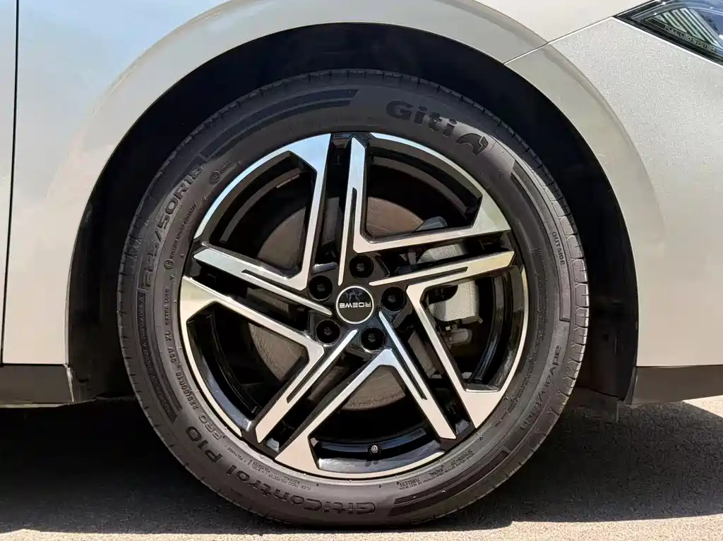 Roewe D7 DMH 125 km Flagship