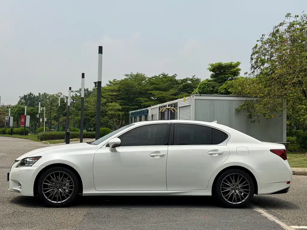 Lexus GS 250 Leading