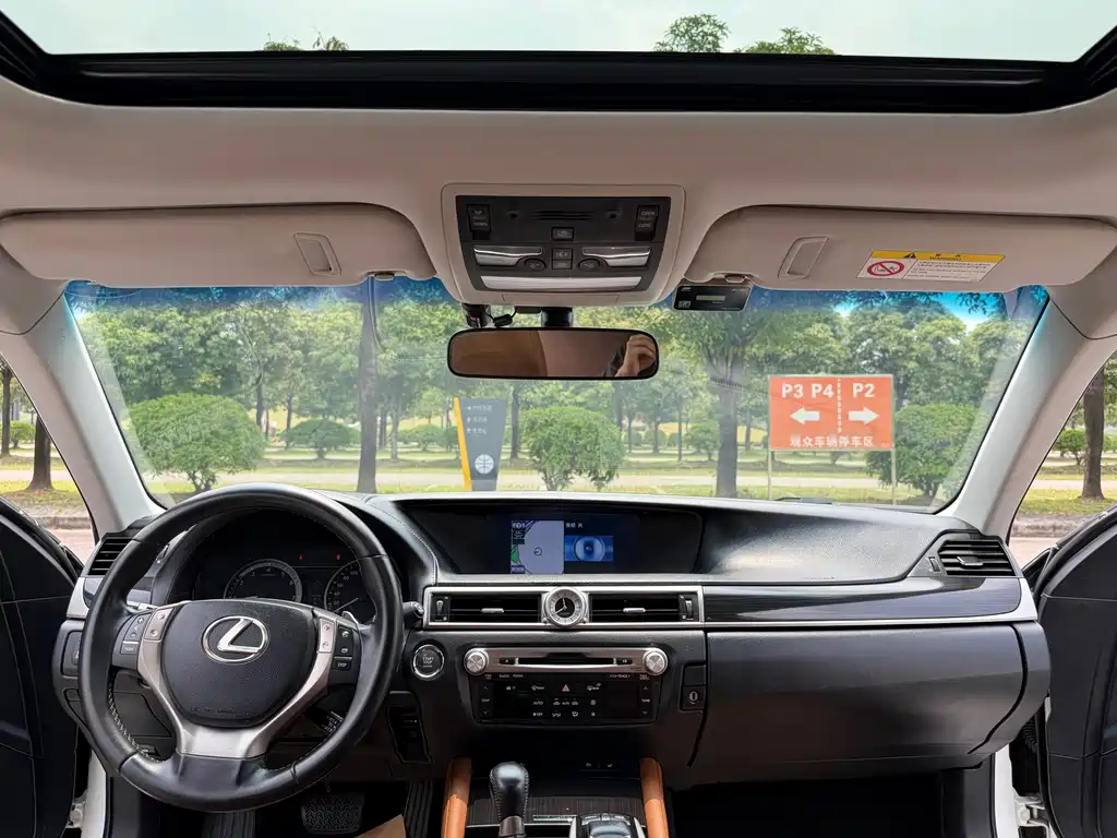 Lexus GS 250 Leading