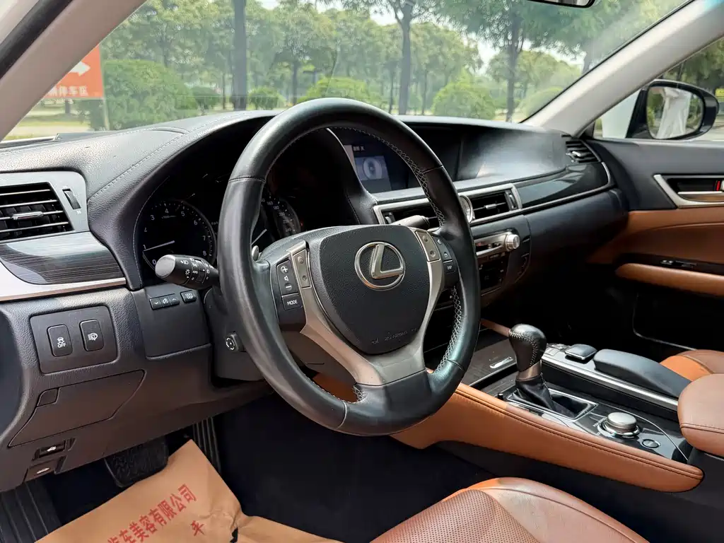Lexus GS 250 Leading