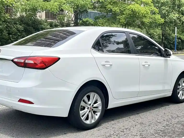 Roewe 360 PLUS 1.5 L Auto Premium