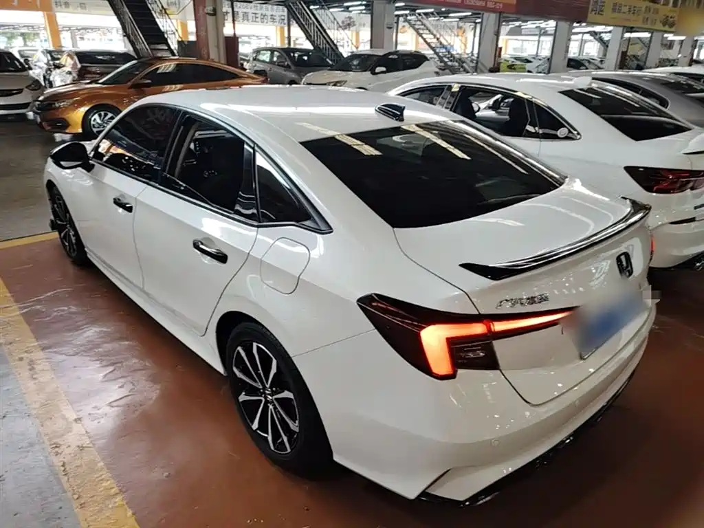 Integra 240 TURBO CVT Premium