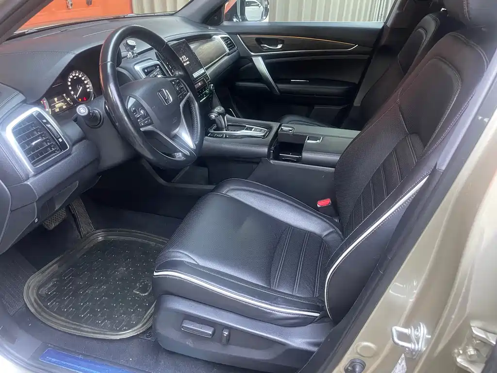 Honda UR-V 240 TURBO 2 WD Luxury CN-V
