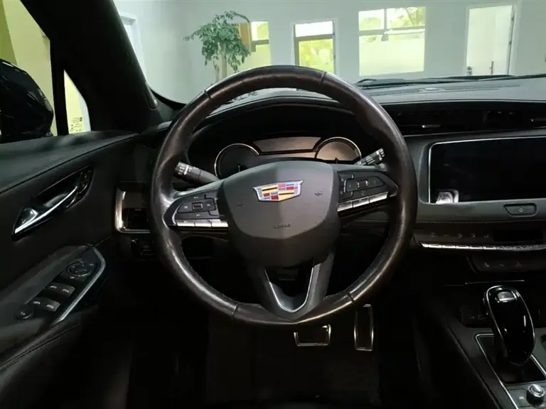 Cadillac XT4 Facelift 28 T 2 WD Leading