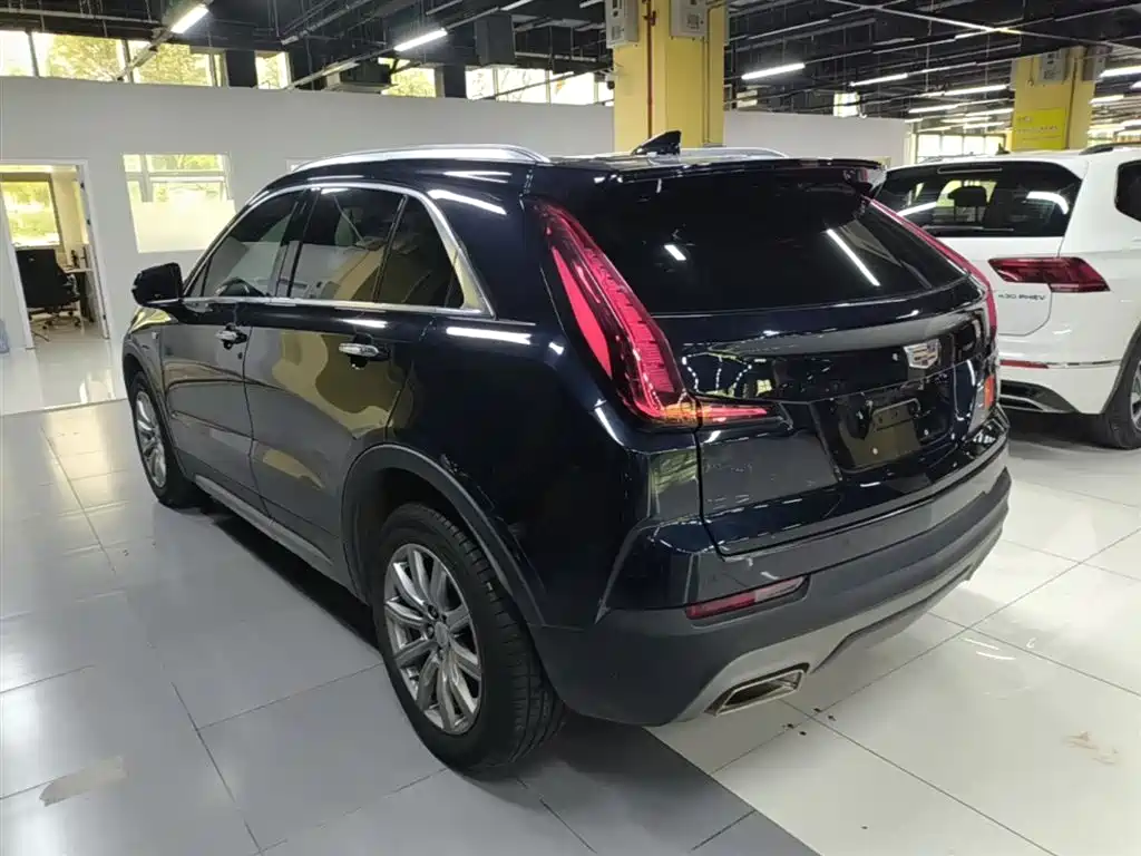 Cadillac XT4 Facelift 28 T 2 WD Leading