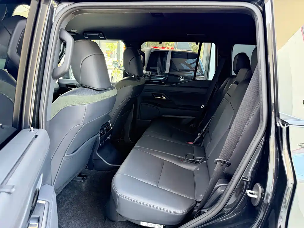 Lexus GX OVERTRAIL Far Peak