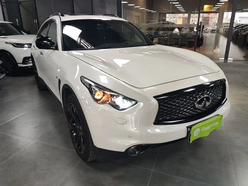 Infiniti QX70 3.7 L Shadow