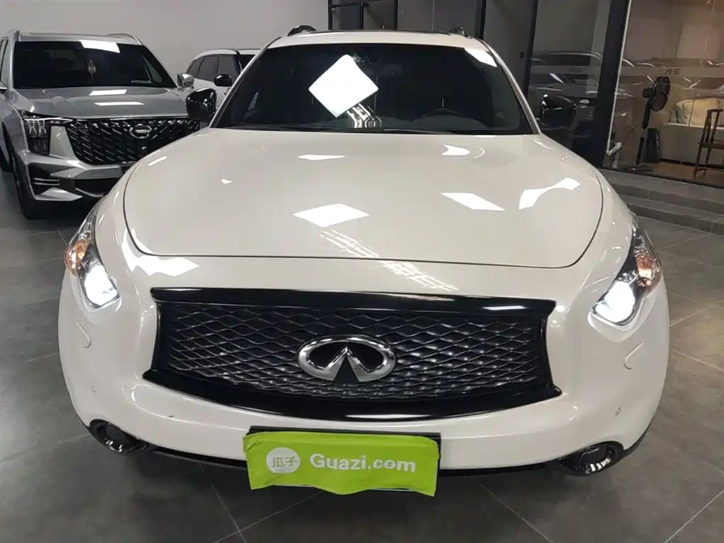 Infiniti QX70 3.7 L Shadow
