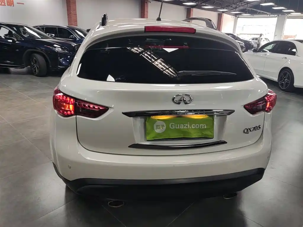 Infiniti QX70 3.7 L Shadow