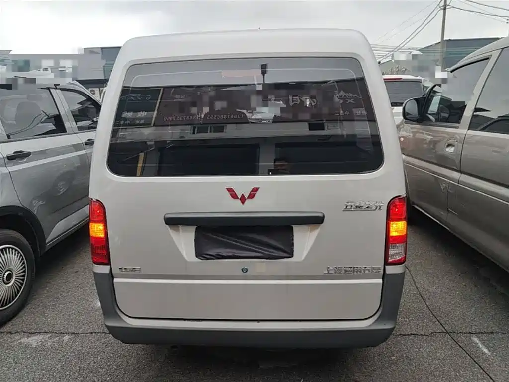 Wuling Zhiguang 1.5 L Utility 5 7-seat