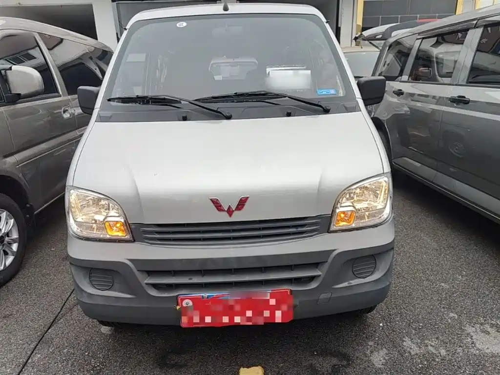 Wuling Zhiguang 1.5 L Utility 5 7-seat