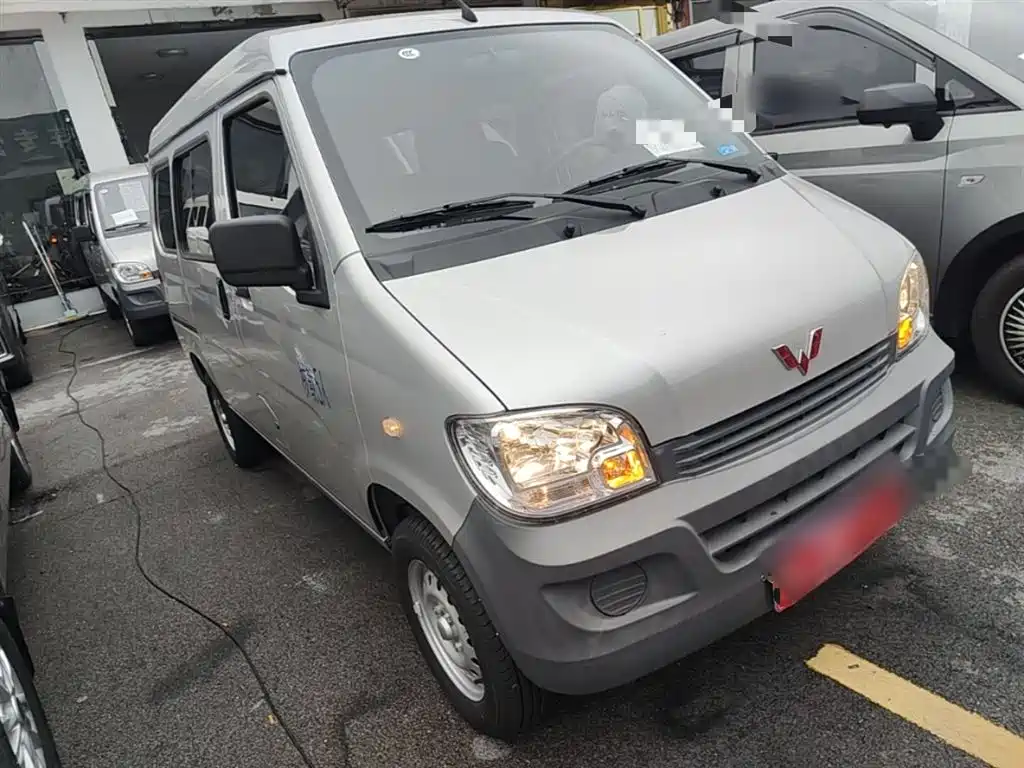 Wuling Zhiguang 1.5 L Utility 5 7-seat