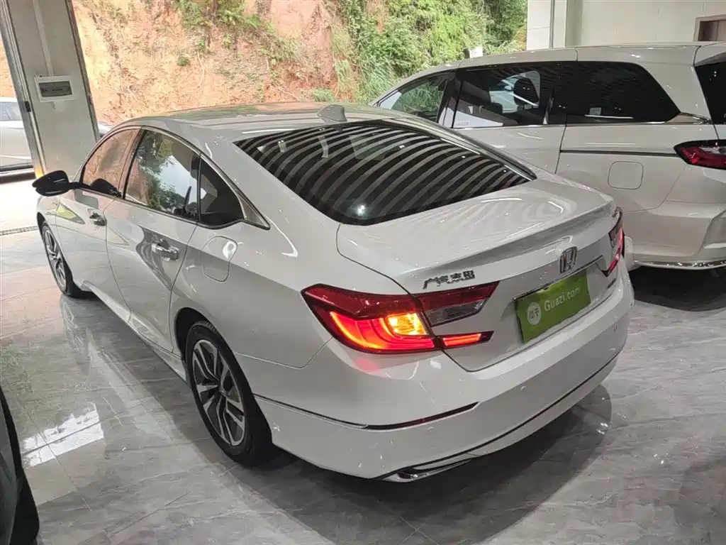 Accord Sharp· Hybrid 2.0 L Sharp Leading CN-VI