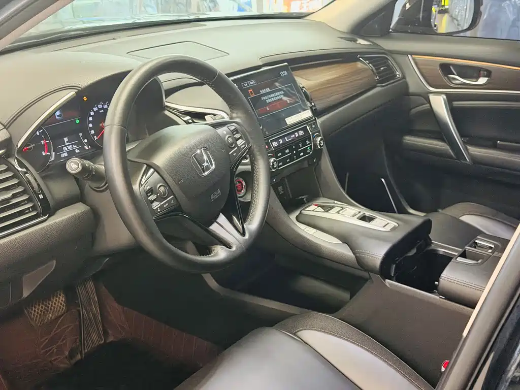 Avancier 370 TURBO 4 WD Premium