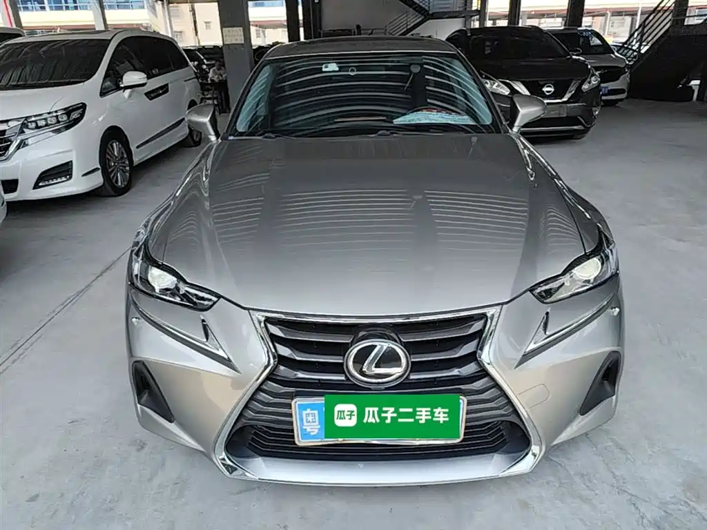 Lexus IS 300 Leading