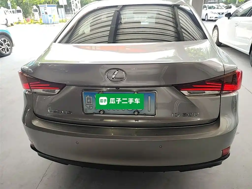 Lexus IS 300 Leading