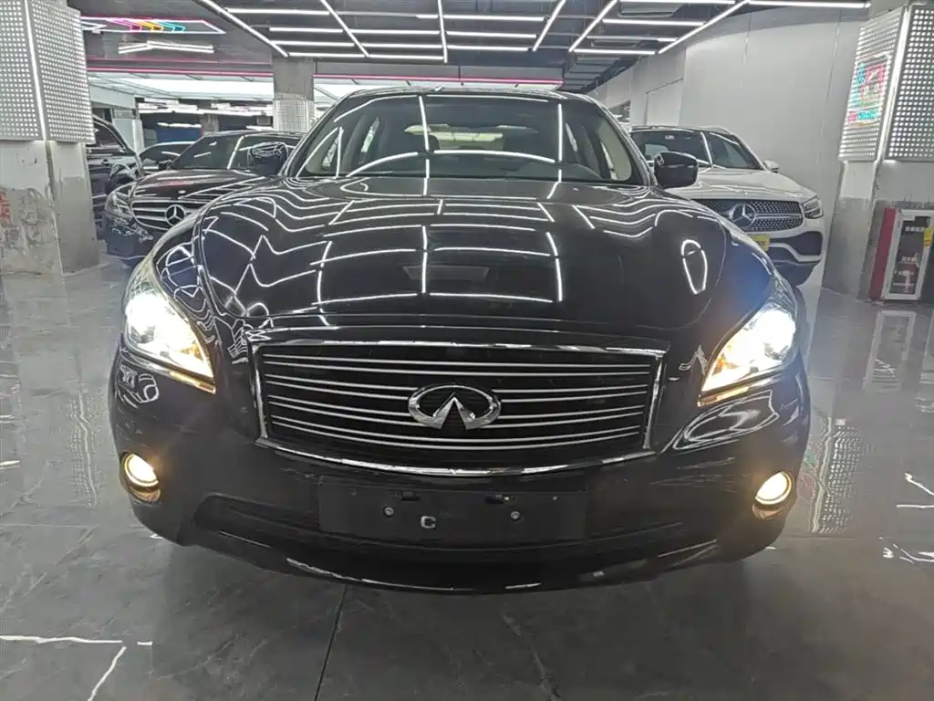 Infiniti Q70 Q70 L 2.5 L Comfort