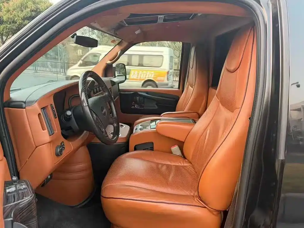 SAVANA SAVANA 2014款 6.0 L G1500 L 领袖级