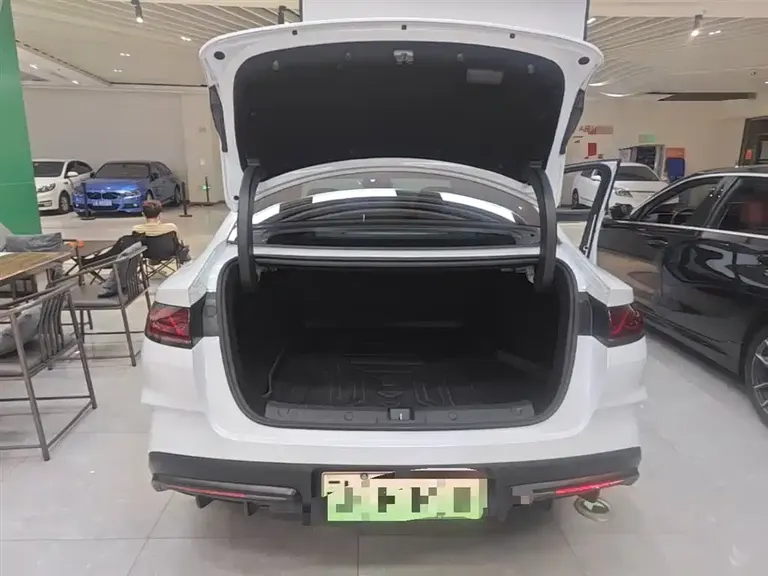 BYD Qin L DM-i 120 KM Leading