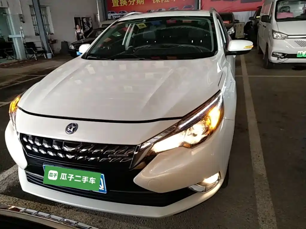 Venucia T90 2.0 L CVT Smart Style