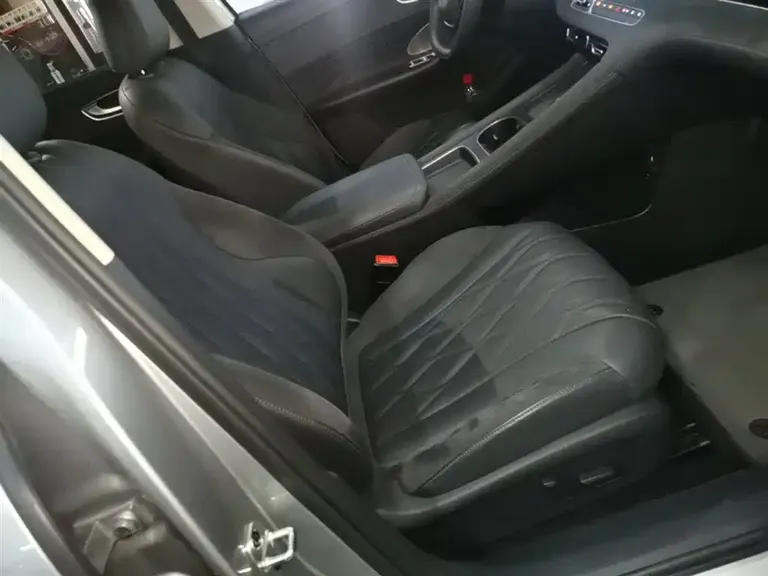 Roewe D7 DMH 125 km Flagship