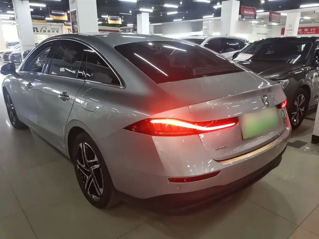 Roewe D7 DMH 125 km Flagship