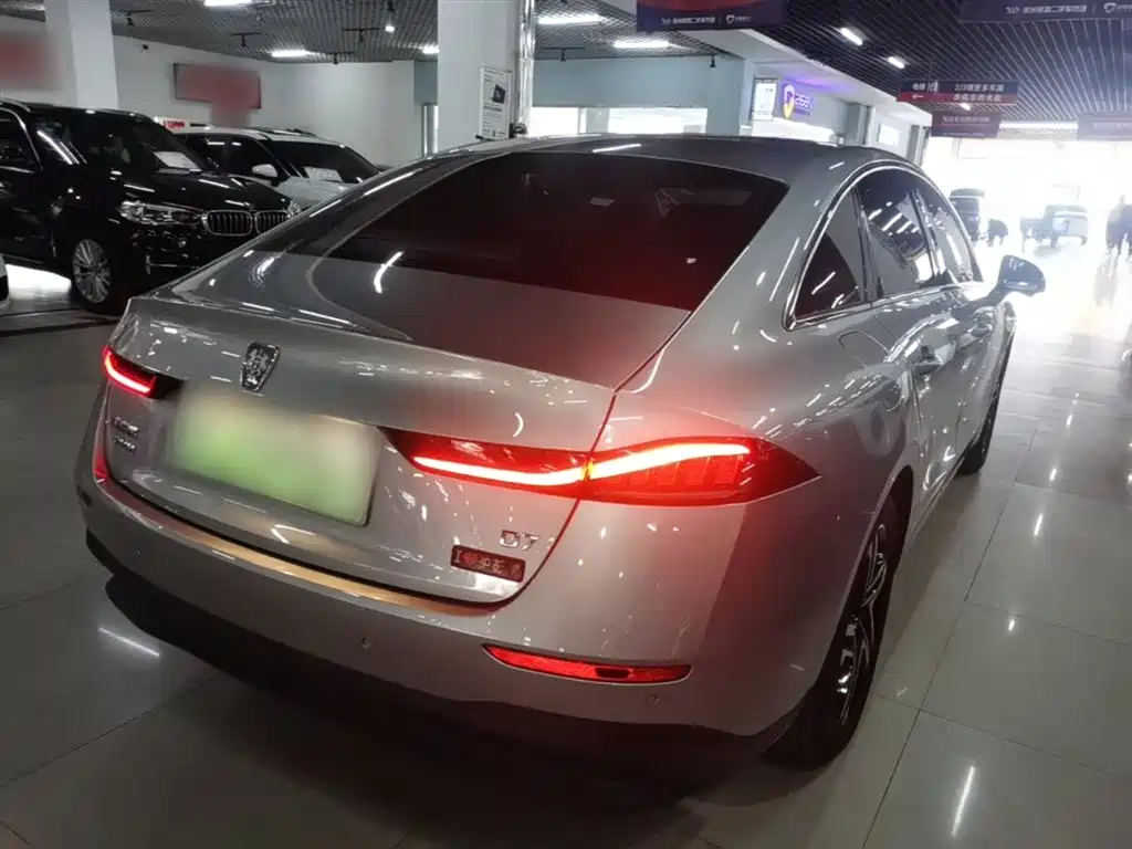 Roewe D7 DMH 125 km Flagship