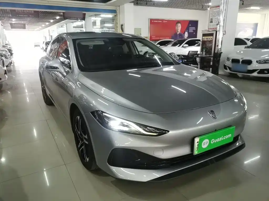 Roewe D7 DMH 125 km Flagship