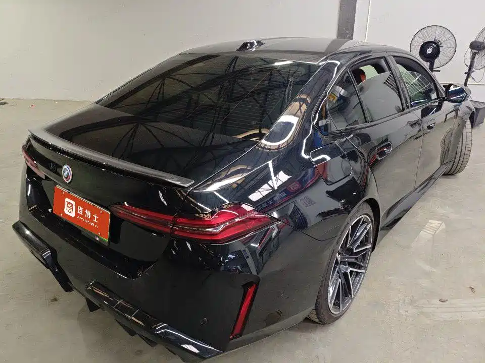 BMW M5 NEV