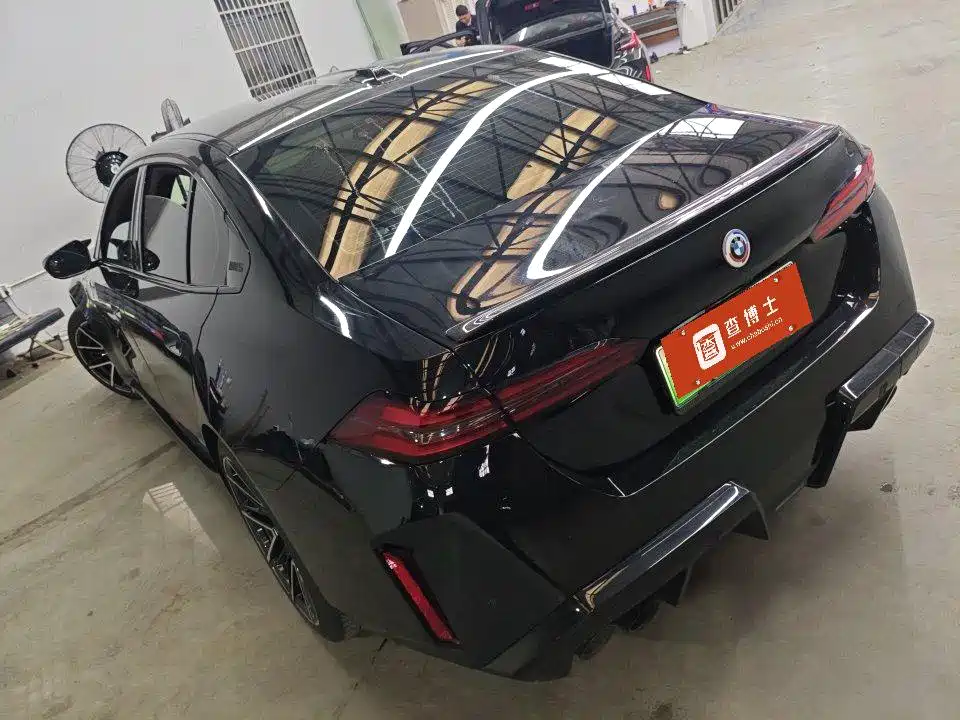 BMW M5 NEV