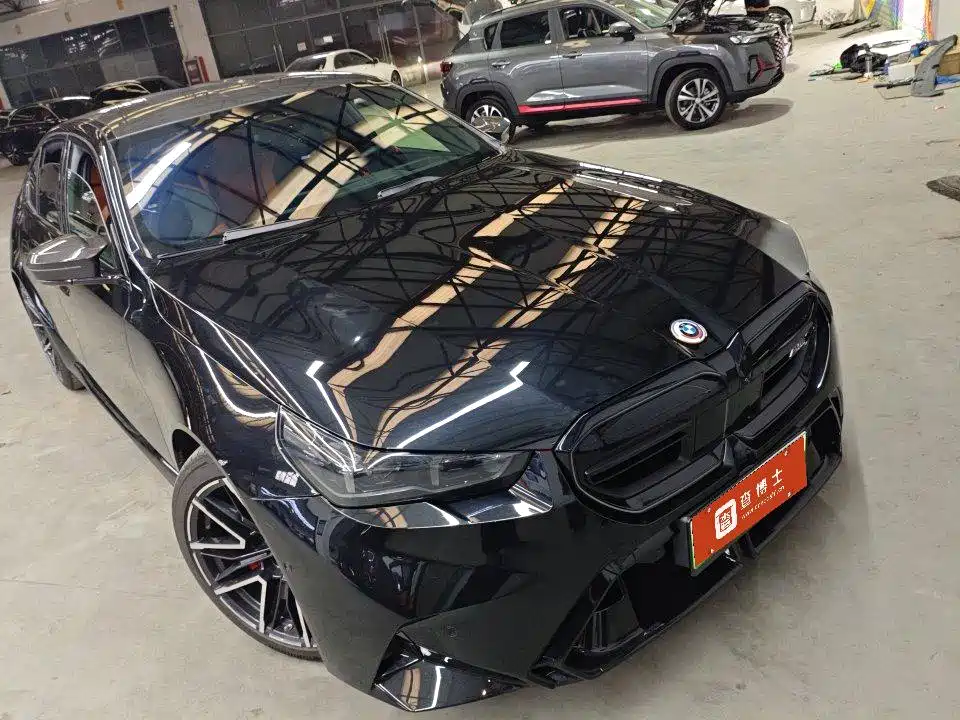 BMW M5 NEV