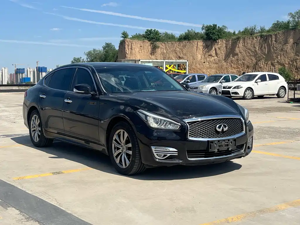 Infiniti Q70 Q70 L 2.5 L Elite