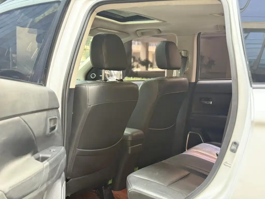Outlander 2.0 L 2 WD Glory 5-seat