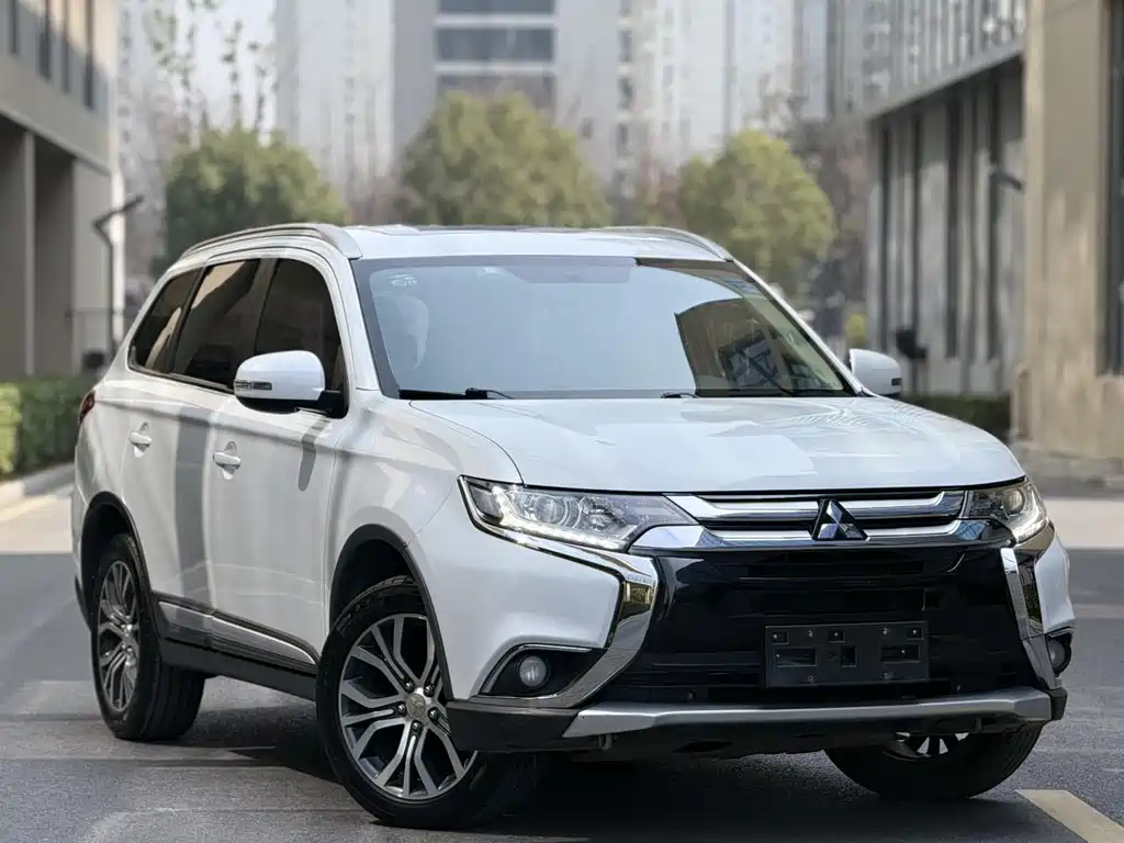 Outlander 2.0 L 2 WD Glory 5-seat