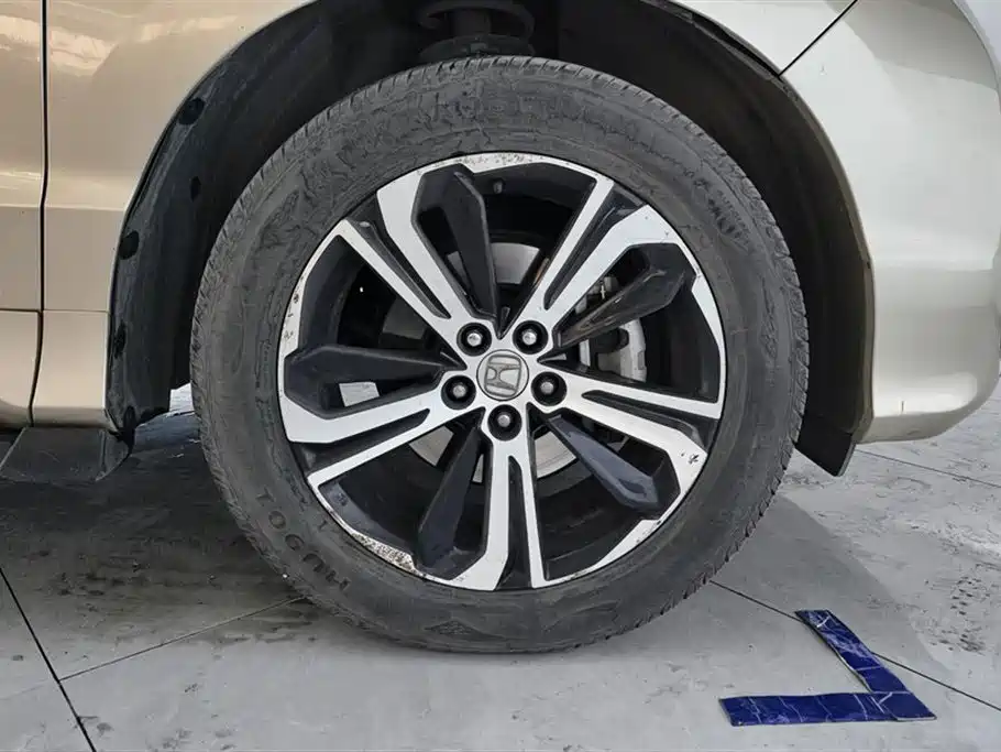 Honda UR-V 370 TURBO 4 WD Premium CN-V