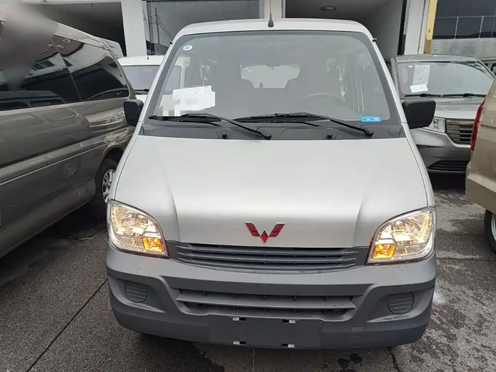 Wuling Zhiguang 1.5 L Utility 5 7-seat