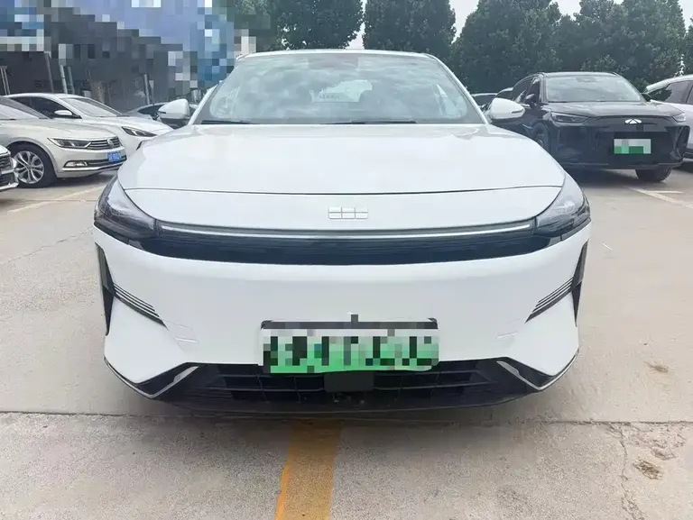 Geely Galaxy L6 125 km PLUS