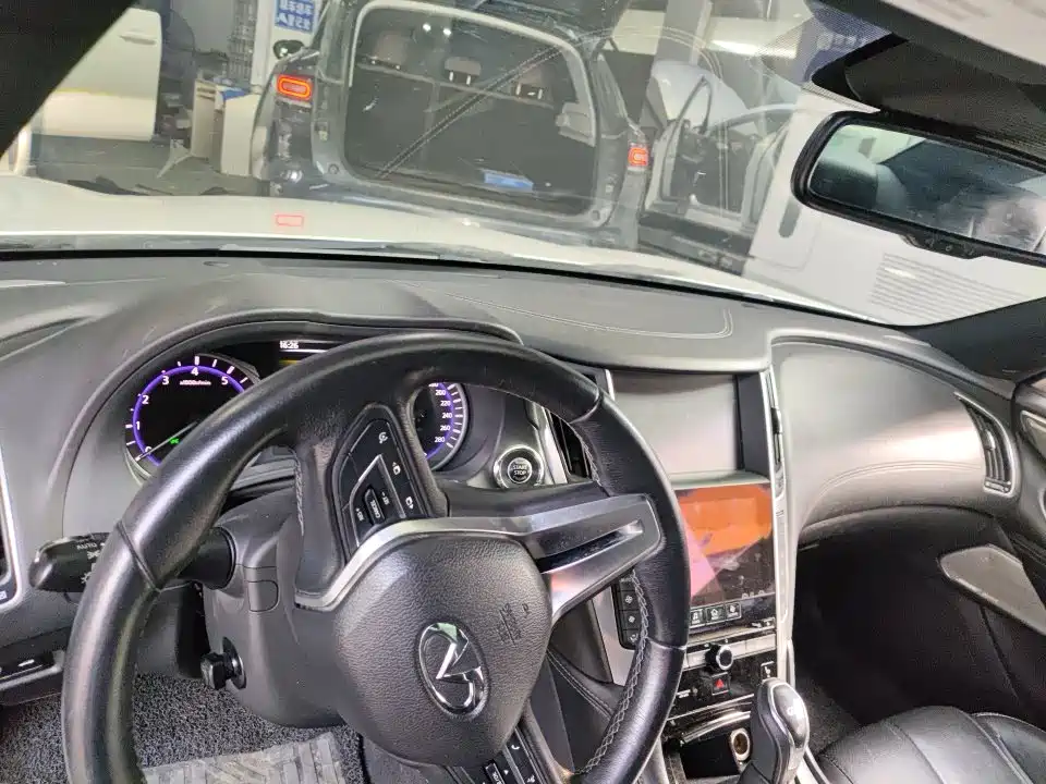 Infiniti Q60 英菲尼迪Q60 2017款 2.0 T 豪华版