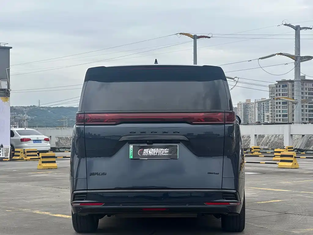 Denza D9 DM-i 970 4 WD Flagship