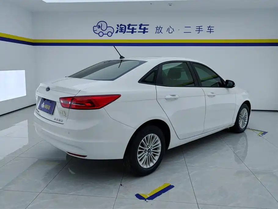 Escort Facelift 1.5 L Auto Comfort