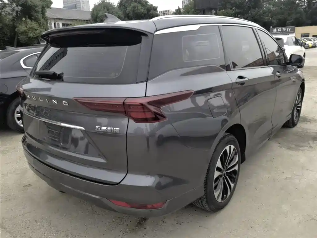 Wuling Victory 1.5 T CVT Flagship