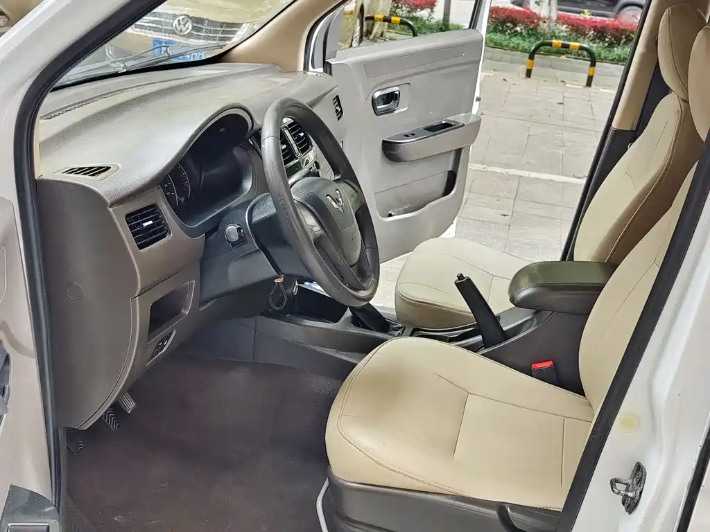 Wuling Rongguang V 五菱荣光V 2015款 1.2 L标准型