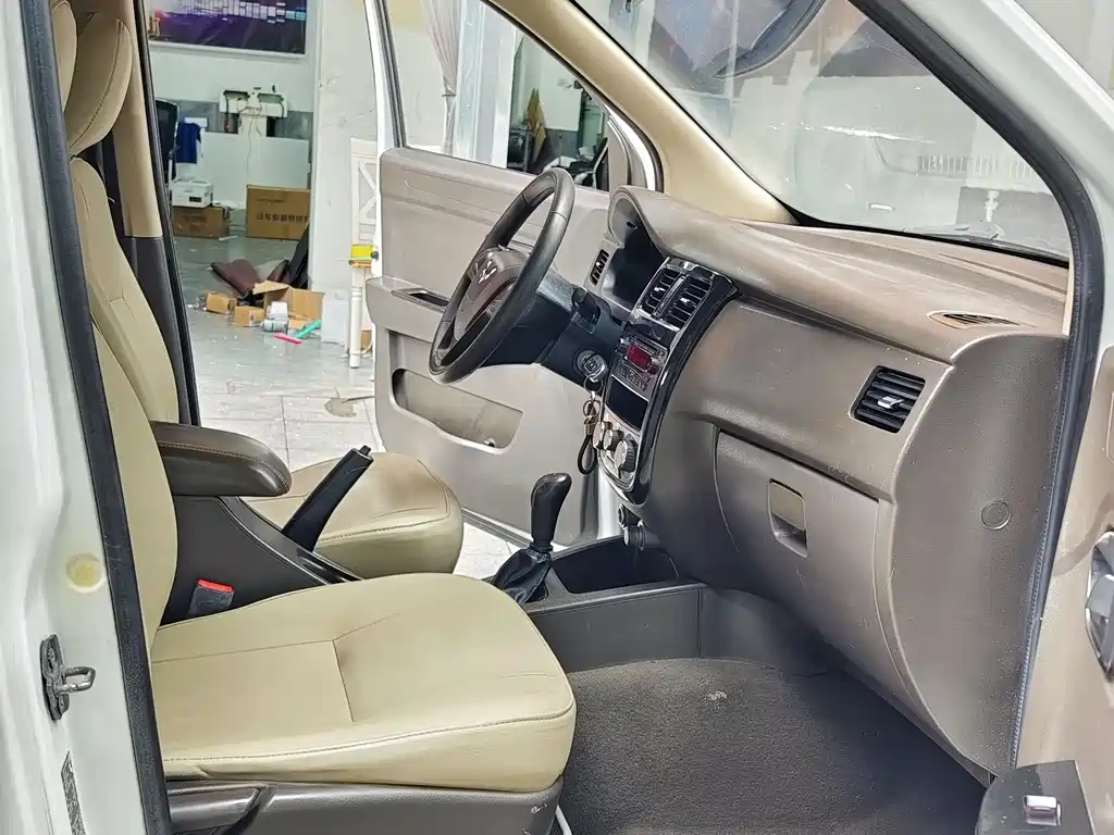 Wuling Rongguang V 五菱荣光V 2015款 1.2 L标准型