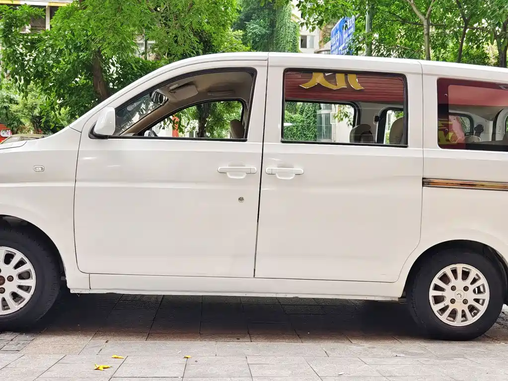 Wuling Rongguang V 五菱荣光V 2015款 1.2 L标准型