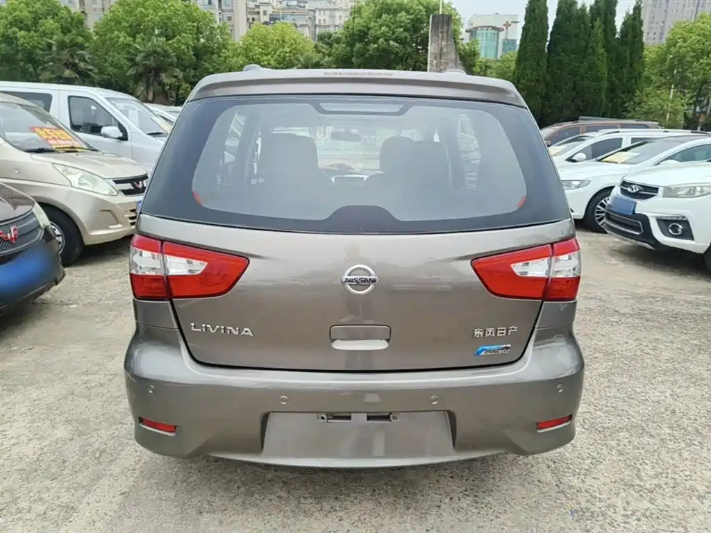 Livina 1.6 XE CVT Comfort