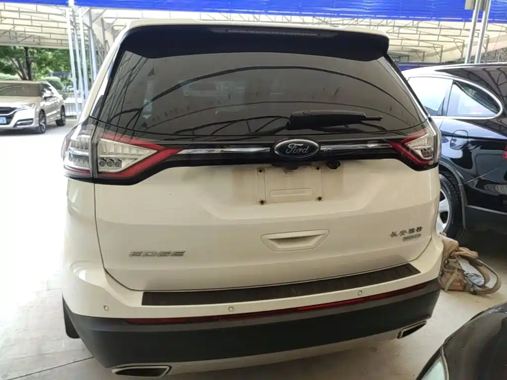 Edge EcoBoost 245 2 WD Elite Sharp 5-seat