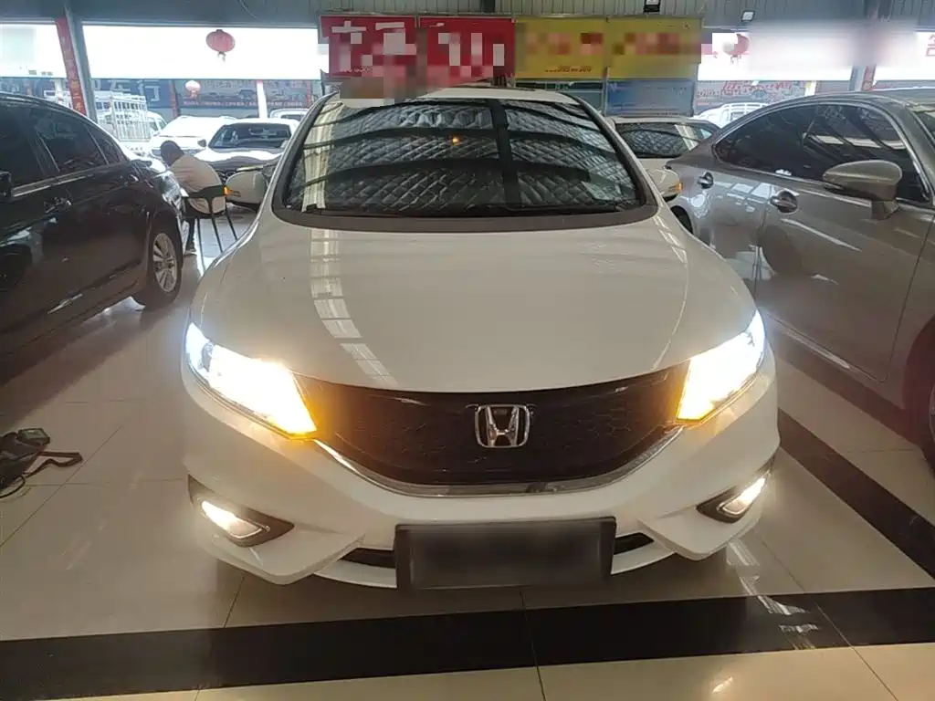 Jade 1.8 L Auto Comfort Elite 5-seat