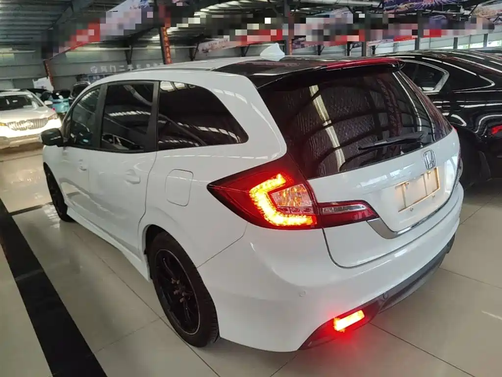 Jade 1.8 L Auto Comfort Elite 5-seat